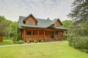 Devils Lake Lodge - Beautiful Lodge, Sleeps 10 - Image 2