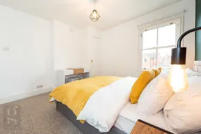 Cosy | City Home | 2BR | Free Parking | Sleeps 4 - Image 5