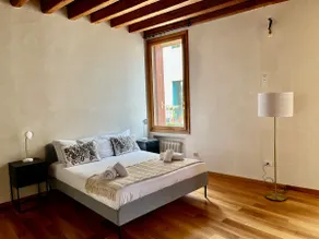 Duomo View, 150sqm 2BR/2BA Downtown Vicenza - Image 3