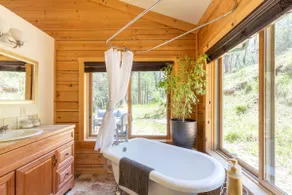 Timber & Creek- cozy log cabin in the forest - Image 5
