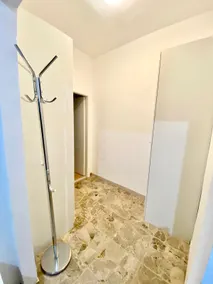 Three steps from downtown - Image 4