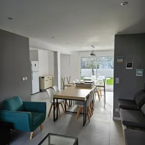Large House 7 bedrooms 4 bathrooms 10 to 15 beds - Image 2