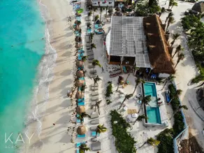 Appartement de vacances adapté aux familles avec barbecue, terrasse et piscine | Vue piscine - Image 2
