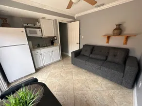Sleek & Modern Apt. in Miami mins to Airport - Image 4