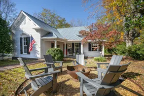 The Brigadoon Cottage in Leipers Fork, Walk to the Village, Sleeps 8, Deck Views - Image 2