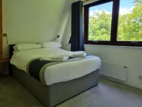 Fal Lodge; Swimming pool, fishing & lake views - Image 4