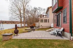 Spacious Classic Lakefront Home with jet tub - Image 4