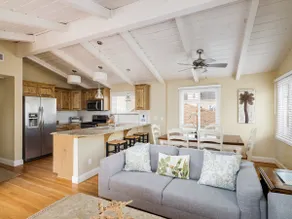 Spacious and lofty 3 bedroom with A/C & Extra Den! - Image 4