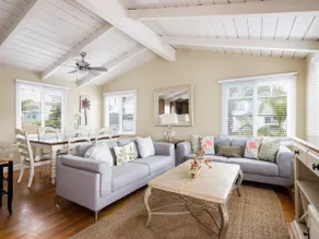 Spacious and lofty 3 bedroom with A/C & Extra Den! - Image 5