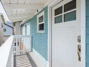 Spacious and lofty 3 bedroom with A/C & Extra Den! - Image 2
