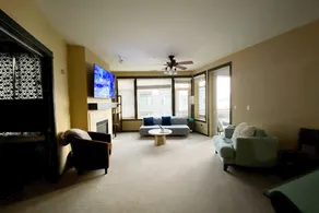 2-bdrm Waterfront Downtown Seattle - Image 5