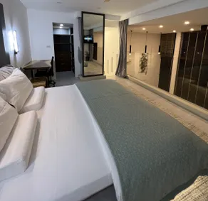 sunrise private jet plunge pool Private Suite - Image 3