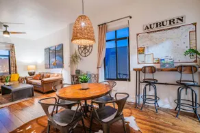 *Private-1,300 sq ft. Apartment/Loft Downtown - Image 3