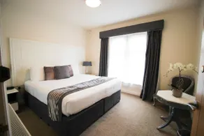Taunton Town Centre Two Bedroom Apartment - Image 3