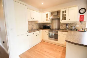 Taunton Town Centre Two Bedroom Apartment - Image 4