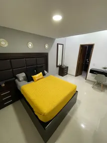 all new one level cozy house w/parking and a/c - Image 4