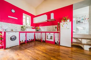 Red apartment with garden - Image 2
