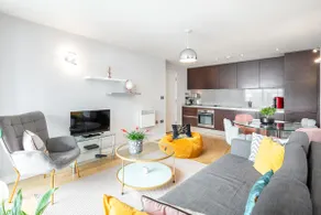 Stunning Apartment with Underground parking! - Image 5