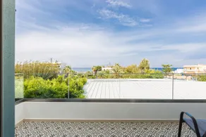Adelhome - Sea view & walking distance to beach! - Image 3