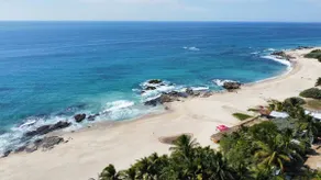 Cozy Poolside Retreat| AC, WiFi & Near Beach - Image 3