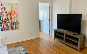 2B1B Private Suite in Sunset Free Street Parking - Image 2