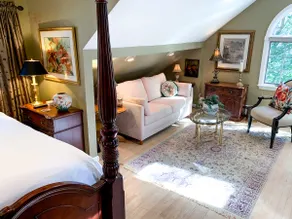 2 BRm Suite; Ktchn; Livng area; wash/dryr; Private - Image 3