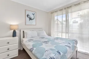 Orana ~ 2 blocks to Beach ~ FREE Wifi - Image 2