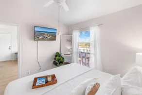 Oceanside Retreat - Image 4