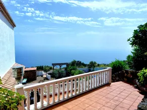 Las Paredes with a pool in Barlovento - Image 5