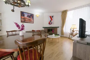 ⭐ Best Location - 2 Bed + 2 Bath Private Apartment + WIFI - Image 3