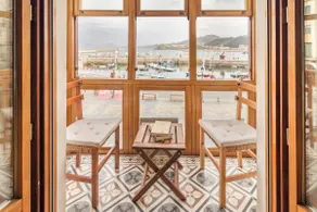 Sea views in the heart of the old town - Image 2