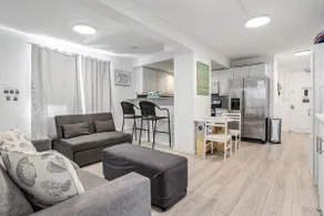 2BR on Waikiki Beach-Top Floor w/kitchen & parking - Image 4