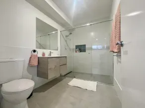 Spacious 1BR Unit – 7 Min Walk to Rainbow Beach - Image 5