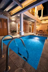 Pool and terrace steps away from Plaza de Armas. - Image 2