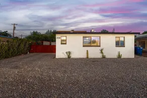 Charming, 1 BR 1 BA, Near U of A, Fenced - Image 3