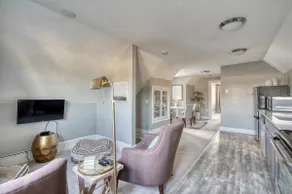 Modern Top-Floor Retreat • Walkable + Workspace - Image 3