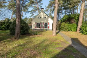 Country house, detached and large garden. - Image 4