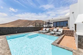 Villa with heated pool and ocean views - Image 2