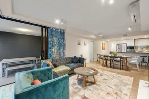 South Bank Stunner! ~ 3 Bed/2 Bath/1Car/Views - Image 2