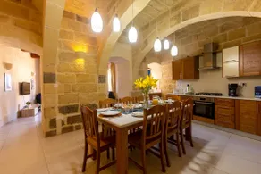 Villa with hot tub, private pool & barbeque - Image 3