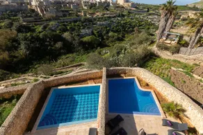Villa with hot tub, private pool & barbeque - Image 4