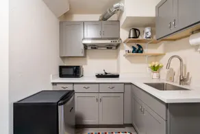 Entire unit w/ kitchen & parking - Image 4