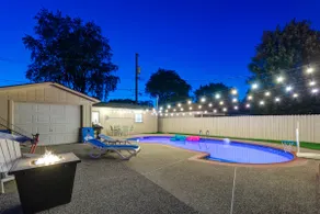 Home in Royal Oak w/ pool & sauna & dream garage - Image 3