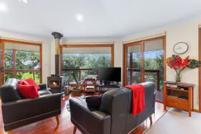 Tree Tops Luxury Studio - Image 4