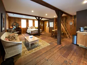 Carriage Barn at Indian Hill - Image 4