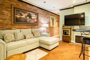 Beautiful urban 2BR with private deck and yard!!! - Image 3