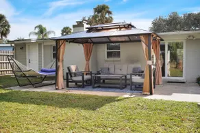 2 min to Mayo, 10 min to beach, large fenced yard - Image 2
