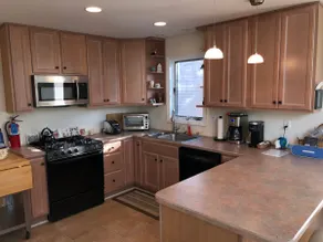 Spacious Beach House Retreat, 1 1/2 Blocks From Ocean! - Image 5