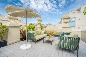 Luxury 5 rooms apartment, exclusive Eixample area - Image 2