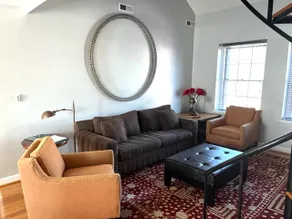 Large WWII era two-bedroom + loft with balcony - Image 2